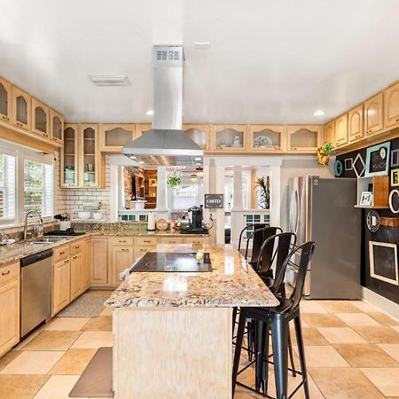Four Different Options At One Great Location-- 1 - Spacious 3 Bed 2 Bath House Or 2- 2Nd Floor 2 Bed 1 Bath Guesthouse Or 3- 1St Floor Studio Or 3- A Tiny Home Rv Tampa Ngoại thất bức ảnh