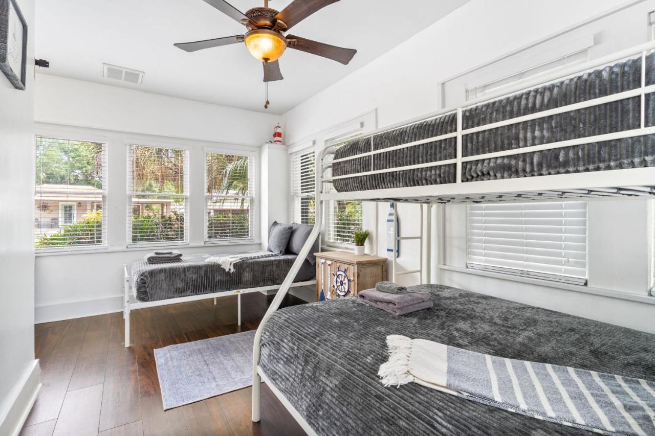 Four Different Options At One Great Location-- 1 - Spacious 3 Bed 2 Bath House Or 2- 2Nd Floor 2 Bed 1 Bath Guesthouse Or 3- 1St Floor Studio Or 3- A Tiny Home Rv Tampa Ngoại thất bức ảnh