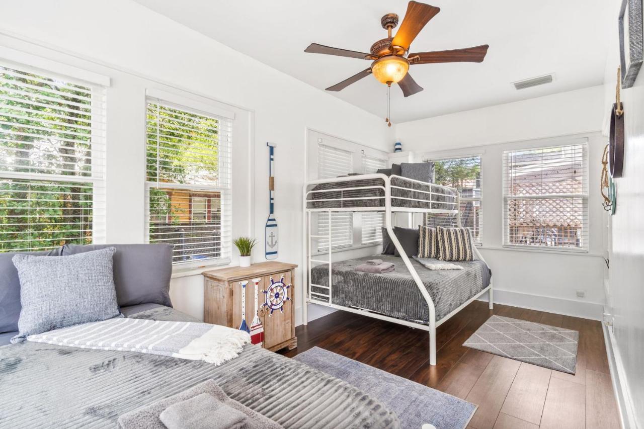 Four Different Options At One Great Location-- 1 - Spacious 3 Bed 2 Bath House Or 2- 2Nd Floor 2 Bed 1 Bath Guesthouse Or 3- 1St Floor Studio Or 3- A Tiny Home Rv Tampa Ngoại thất bức ảnh