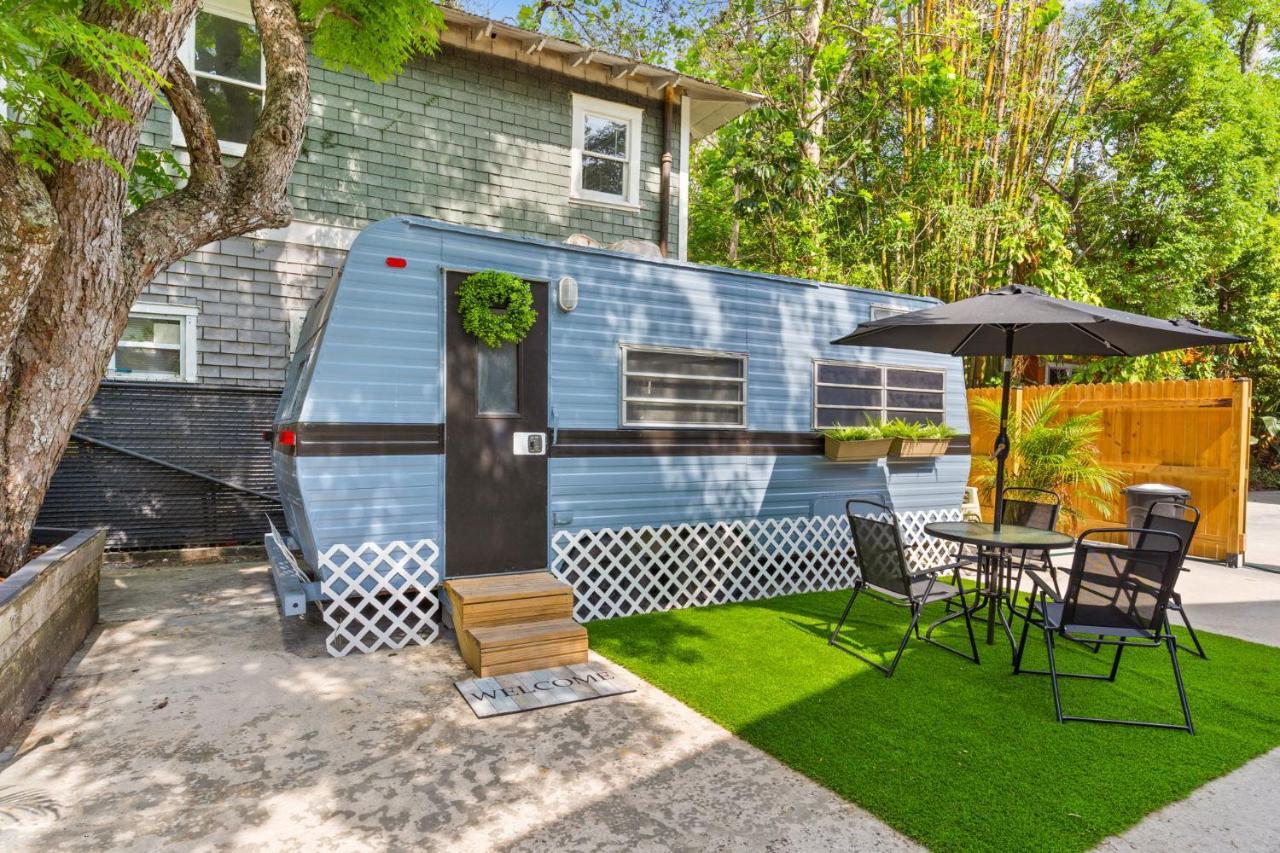 Four Different Options At One Great Location-- 1 - Spacious 3 Bed 2 Bath House Or 2- 2Nd Floor 2 Bed 1 Bath Guesthouse Or 3- 1St Floor Studio Or 3- A Tiny Home Rv Tampa Ngoại thất bức ảnh