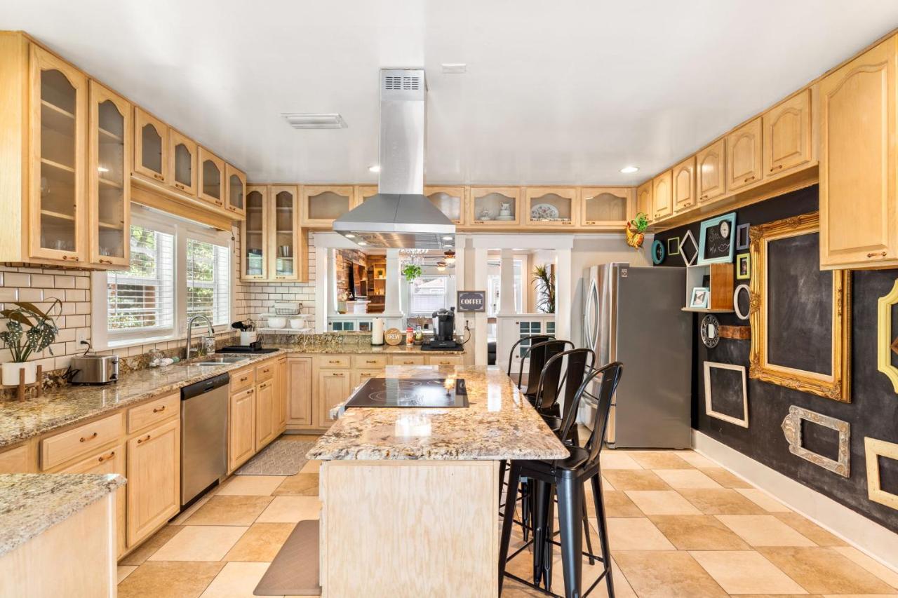 Four Different Options At One Great Location-- 1 - Spacious 3 Bed 2 Bath House Or 2- 2Nd Floor 2 Bed 1 Bath Guesthouse Or 3- 1St Floor Studio Or 3- A Tiny Home Rv Tampa Ngoại thất bức ảnh